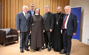 Univ.-Prof. i. R. Dr.theol. Grigorios Larentzakis, PRO ORIENTE Linz-Generalsekretär Univ.Prof. Dr. Florian Wegscheider, Generaloberin Sr. Barbara Lehner (Elisabethinen), Diözesanbischof Dr. Manfred Scheuer, Dr. Sorin Bugner (Rumänisch-Orthodoxe Kirch