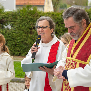 Palmsonntag / Foto Haijes Palmsonntag Pfarre Kirchdorf an der KremsSegnung der Palmzweige vor dem Pfarrhof, dann Einzug in die KirchePastoralassistentin Susanne Lammer und Pfarrer Severin Kranabitl